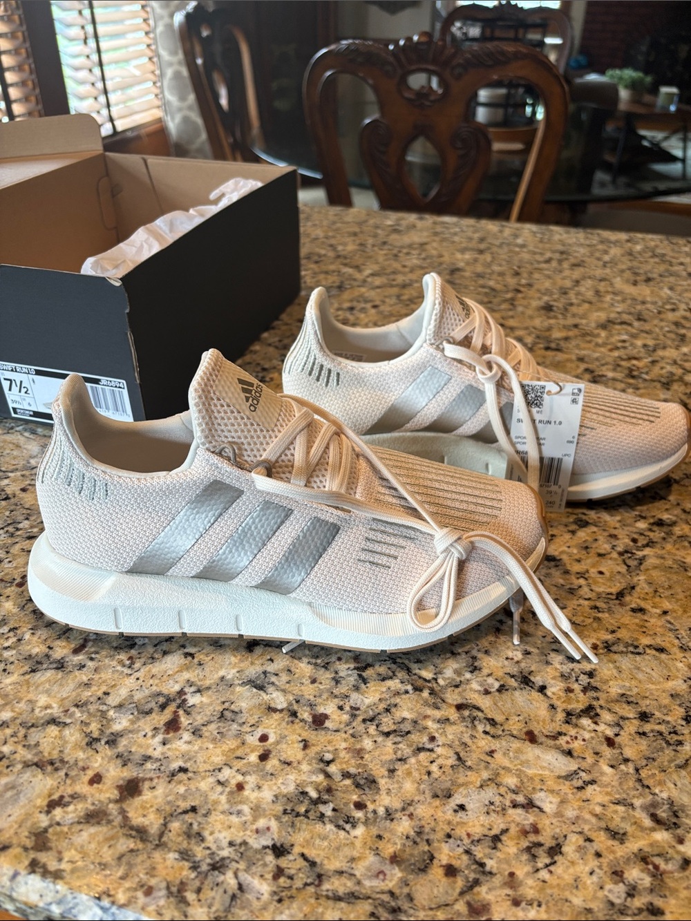 BNIB ADIDAS SWIFT RUN US 7.5 - Picture 4 of 7